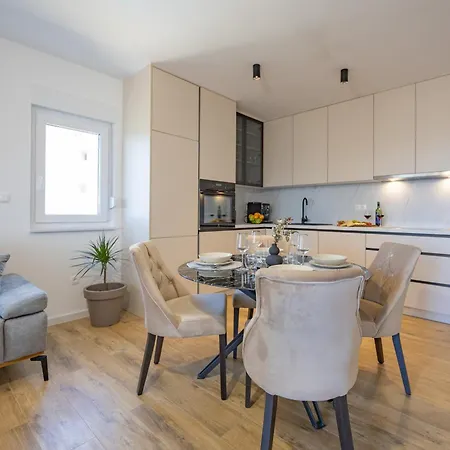 Ruzmarin J Apartment