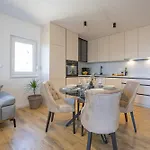 Ruzmarin J Parking Included 公寓