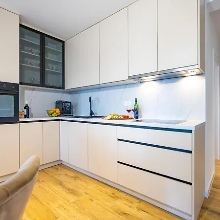 Ruzmarin J * マカルスカ