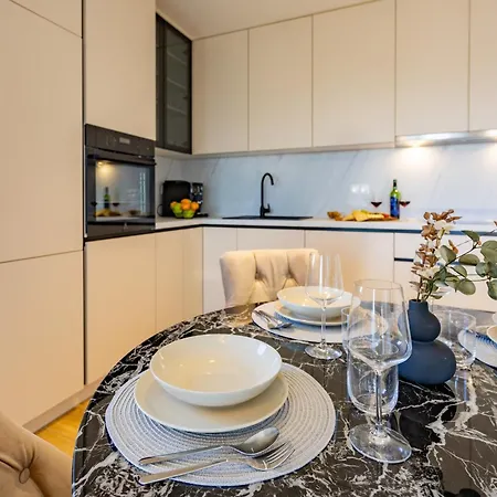 Ruzmarin J マカルスカ