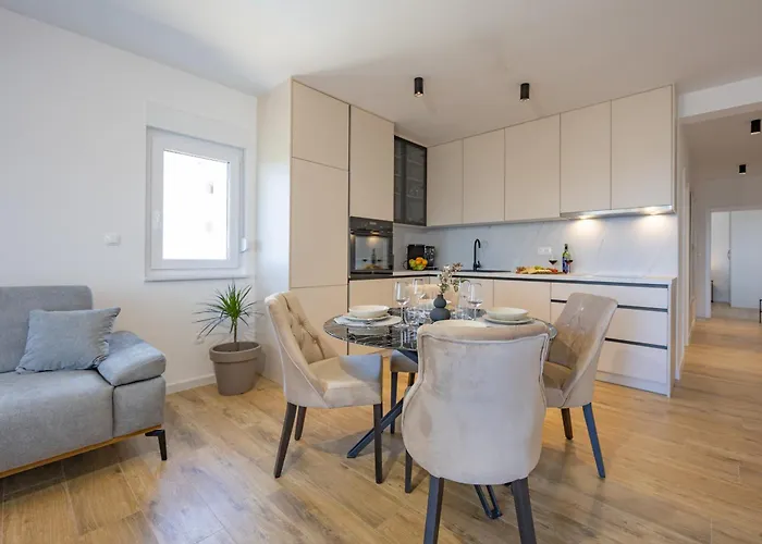 Ruzmarin J Parking Included Apartment