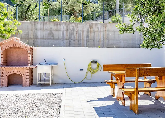 Apartment Ruzmarin J Parking Included Makarska