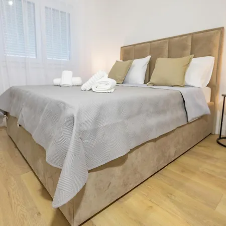 Apartment Ruzmarin J